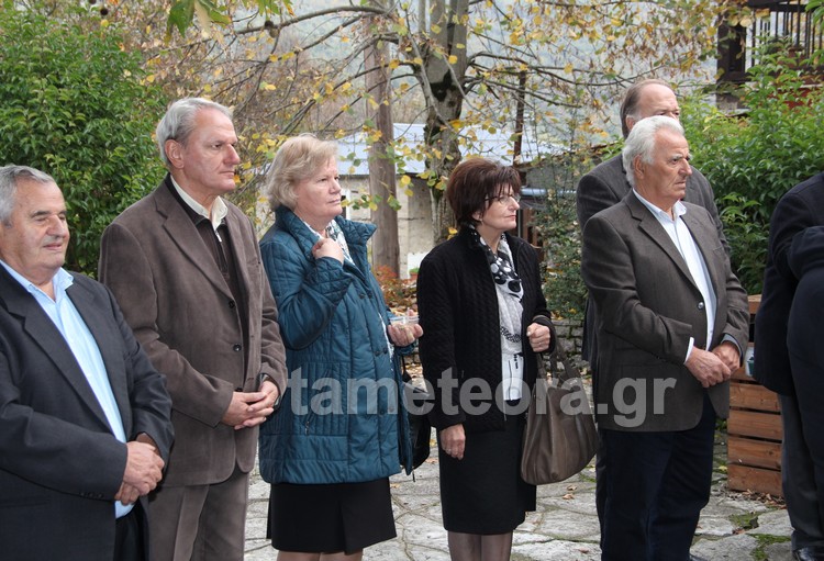 kastania_mnhmosyno_pesontes_30-10_16_00064