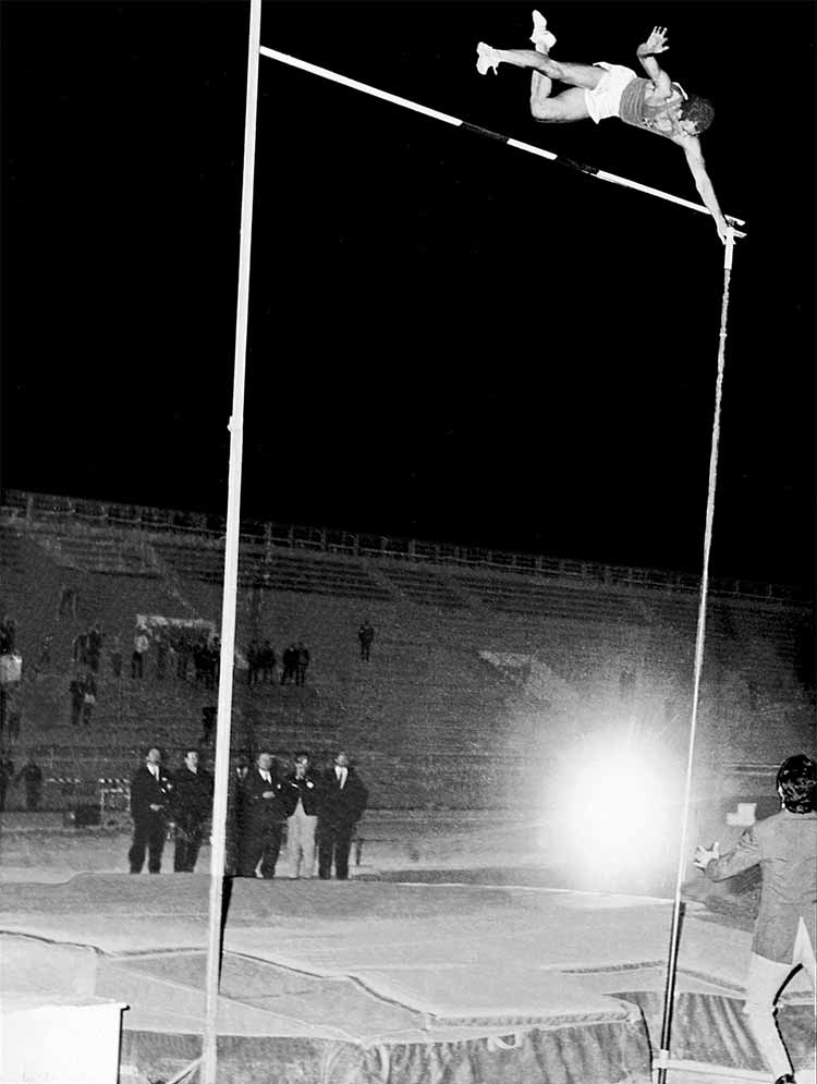 Χρήστος Παπανικολάου: Ο Τρικαλινός (από τη Διάβα Καλαμπάκας) που έγινε ο πρώτος Έλληνας παγκόσμιος ρέκορντμαν το 1970 - TrikalaView