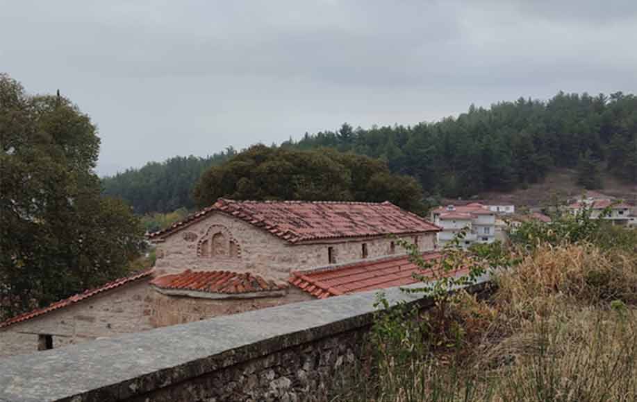 Η παλαίφατη εκκλησία τού Αγίου Γεωργίου στη Βασιλική. Φωτογραφία Σπυρίδωνος Βλιώρα (12.11.2022)