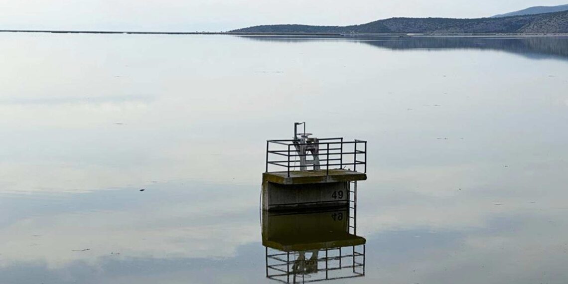 Ο μετρητής δείχνει πως δεν υπάρχουν πολλά περιθώρια για μεγαλύτερη άνοδο στη στάθμη της λίμνης «Κάρλα».