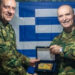 Ο Αρχηγός ΓΕΣ Αντιστράτηγος Γ. Κωστίδης απονέμει τιμητική πλακέτα στον Διοικητή της ΣΜΥ Ταξίαρχο Κ. Κοτάκο