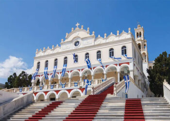 Η Παναγιά της Τήνου / visitgreece.gr